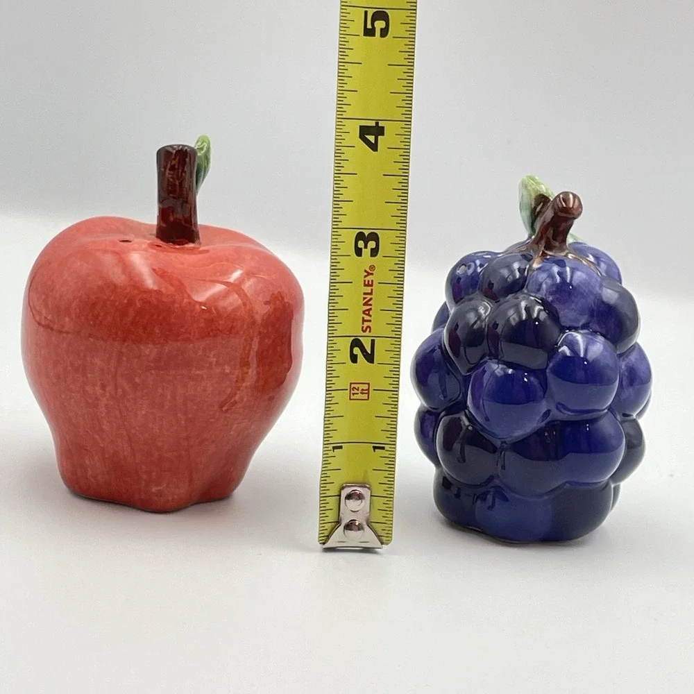 Vintage Jay Glossy Red Apple & Purple Grapes Bunch Salt &‎ Pepper Shakers Set